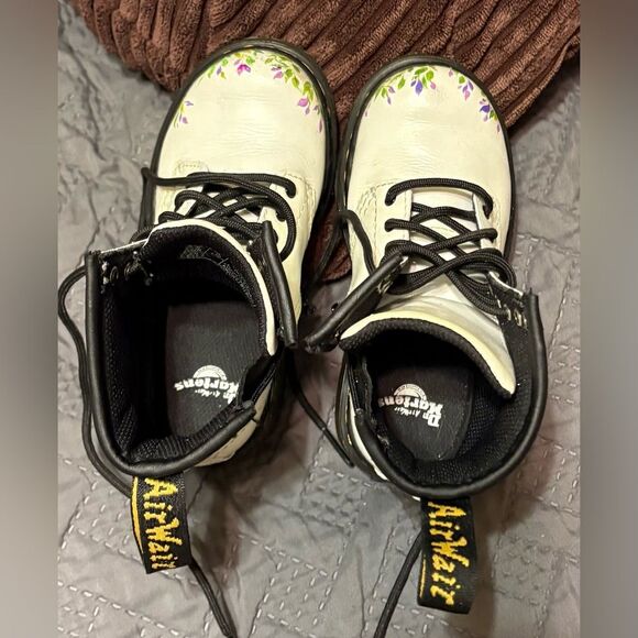 Toddler Dr. Marten White Patent Leather Boots with Hand Painted Flowers US 9 - Picture 8 of 9
